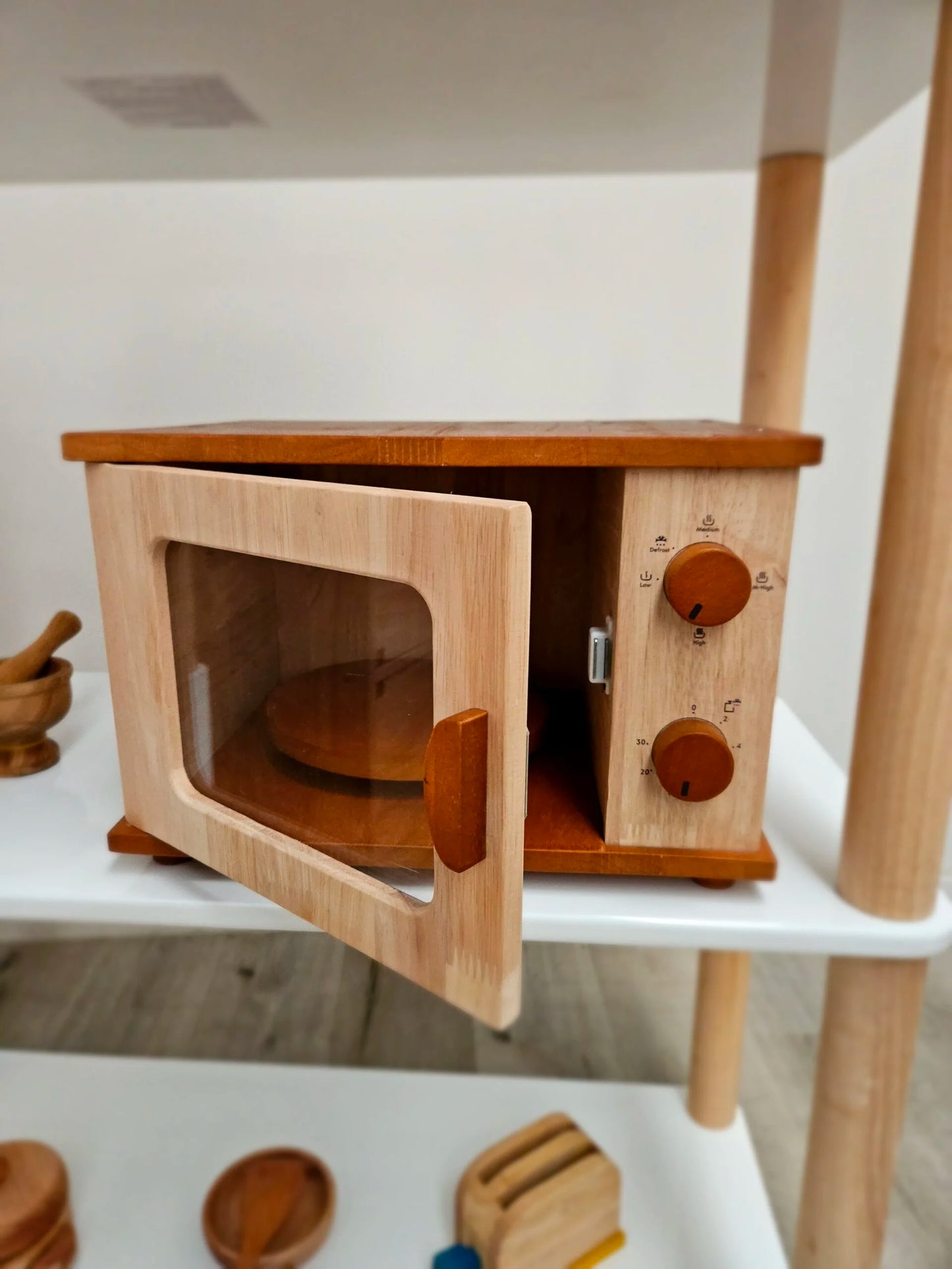 QToys Wooden Microwave Oven